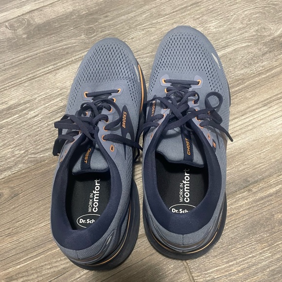 Looking to sell these brooks shoes I don’t wear enough anymore - Picture 2 of 3